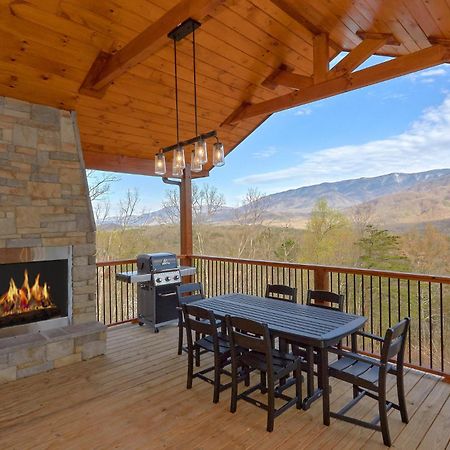 Misty Mountain Adventure Lodge Гетлинбург Екстериор снимка