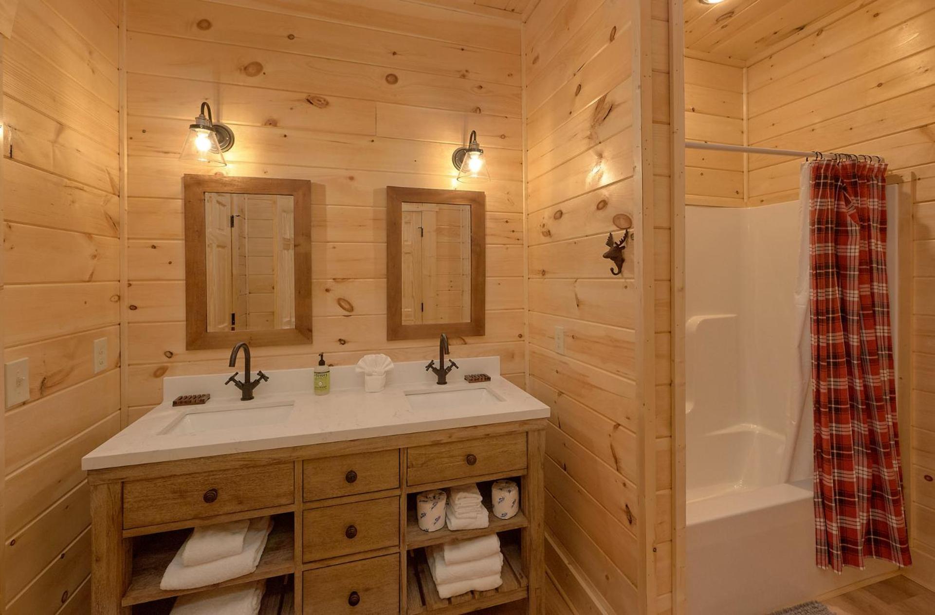 Misty Mountain Adventure Lodge Гетлинбург Екстериор снимка