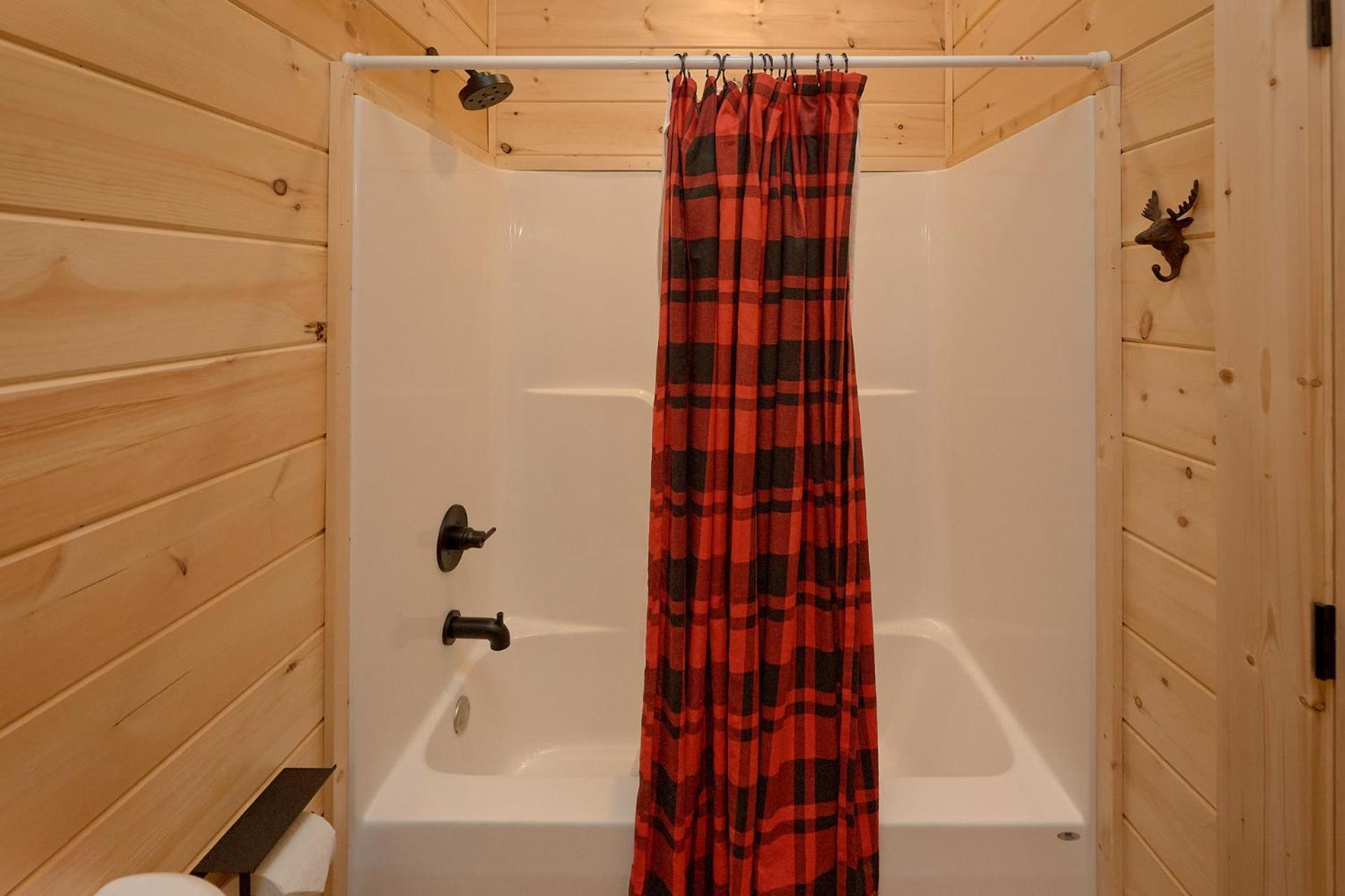 Misty Mountain Adventure Lodge Гетлинбург Екстериор снимка